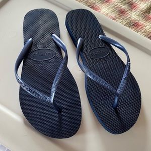 Havaiana’s woman’s slim flip flop size 9/10